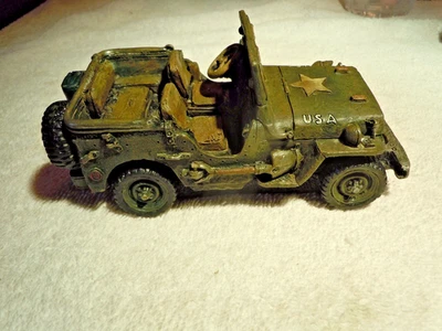JEEP MILITAR DE EE. UU. VINTAGE POPULAR IMPORTS 1942 EN CAJA ORIGINAL - RESINA Foto 1 de 4