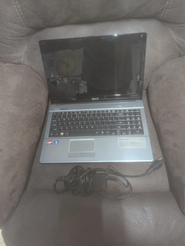 Software de diagnóstico mecánico automotriz reparación automática y diagramas de cables en computadora portátil Foto 1 de 1