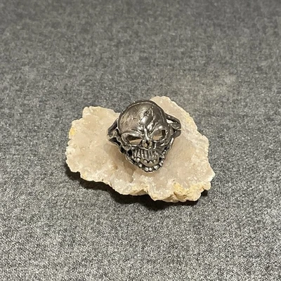 UK .Sterling Silver  HALL MARKS Skull ring size 9.5 sterling silver biker women - Image 1 of 4