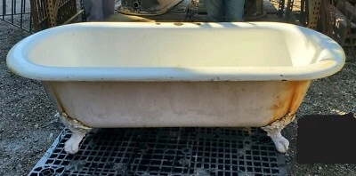 Rare 6 Foot Cast Iron Clawfoot Bath Tub with Center Drain GS00312 - Image 1 of 4