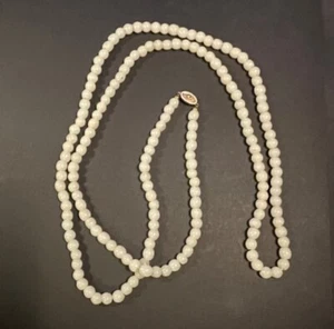 Vintage baroque pearl necklace – 18K gold clasp – 100 cm – 1930s–50s – 62g - Picture 1 of 6