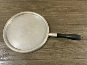 Kitchen Craft Aluminum Griddle 11 1/2 Inches Round with Wooden Handle - Picture 1 of 6