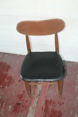 Silla moderna antigua de madera curvada de mediados de siglo  Foto 1 de 4