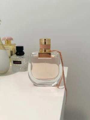 Perfume Chloé Nomade Eau de Parfum: 2,5 fl oz (75 ml) Foto 1 de 3