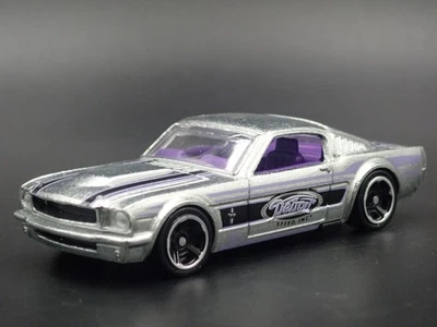 1965 65 FORD MUSTANG 2+2 Fastback Plata 1:64 Escala Diorama Modelo Fundido Car - Imagen 1 de 4