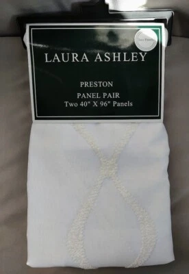 Nuevo con etiquetas Paneles de cortina bordados transparentes Laura Ashley 40" x 96" Genevive & Preston Foto 1 de 4