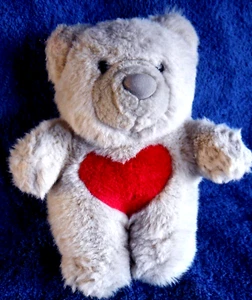 *1800*  Cute beige bear with a red heart - Korimco - 16cm - Picture 1 of 5