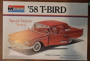 Monogram 58 T-Bird No.7550 Maßstab 1:24 offener Karton lose Teile Motor gestartet - Bild 1 von 4