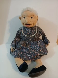 Folkmanis FolkTails Abuela Cuerpo Completo Marioneta de Mano Zapatos Dañados De Colección - Imagen 1 de 9