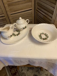 Greif Bros. 4 Piece Vintage Holly Berry Christmas Serving Dish Set  In Box - Picture 1 of 7