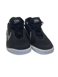 Neu ohne Etikett Nike HustleDX-SU21 US 4,5Y schwarz mit silbernen SWOOSH und weißen Sohlen - Bild 1 von 9