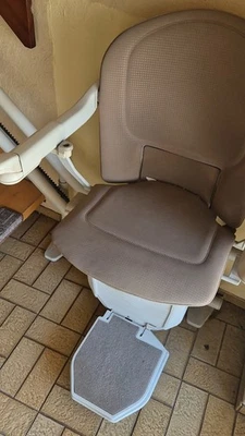 Lifta Treppenlift 1 Kurve 90 Grad Treppenlift 5.30 M Kürzbar Bis 135 Kg - Bild 1 von 4