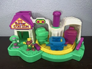 Rare Vintage 1990 PlaySkool BARNEY STATION Purple Dinosaur Spinning Train Toy - Bild 1 von 7