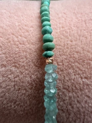 Armband aus Apatite, Türkis und Gold Beads - Bild 1 von 4