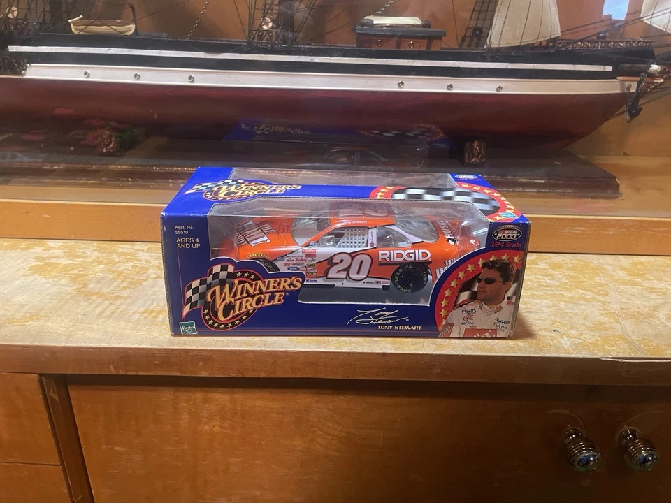 Hasbro Winner's Circle Tony Stewart #20 Home Depot Pontiac Grand Prix escala 1/24 Foto 1 de 1