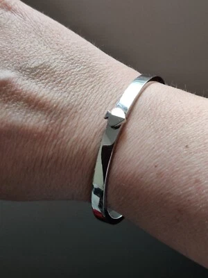 Bracelete Kate Spade com punho articulado "botão Herança" folheado a prata - Imagem 1 de 4