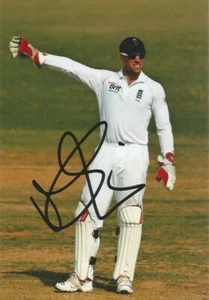 ENGLAND CRICKET: MATT PRIOR SIGNED 6x4 TEST ACTION PHOTO+COA **PROOF** - Bild 1 von 2