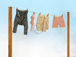 Plus Model 1/35 Assorted Clothing Hung on a Clothesline (4 clothes only) EL018 - Picture 1 of 1