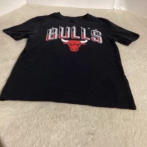 NBA Tshirt Bulls Gr. M schwarz Rundhalsausschnitt kurzärmelig gebraucht, in einwandfreiem Zustand - Bild 1 von 12