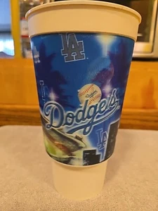 LA DODGERS 7" Plastikbecher LINSENFÖRMIG 3-D Hologramm Outfield Skyline Palmen - Bild 1 von 6