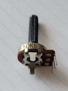 5 sztuk 50k OHM Liniowy stożkowy garnek PC Pins, długi wał, radełkowany dzielony, potencjometr - Zdjęcie 1 z 3