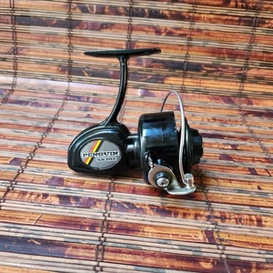 Vintage PENGUIN SX202 Spinning Reel - Smooth Operator, Nice Working Condition - Picture 1 of 14