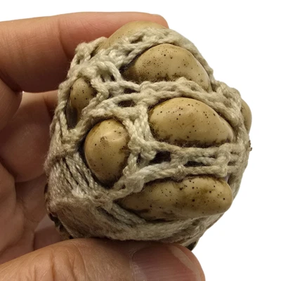 Amuleto estilo auténtico *Khot Kao Yot*, **fundido en resina de poliuretano sólido** Foto 1 de 4