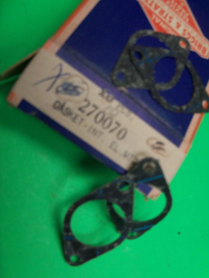 Paquete de 4 juntas de admisión Briggs & Stratton 270070 genuinas nuevas PACK DE 4 EO9 Foto 1 de 1