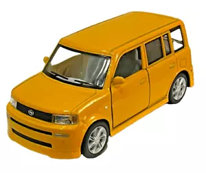 kinsmart toyota scion giallo bB xB 1/32 pullback auto giocattolo - NUOVO mai usato - Foto 1 di 11