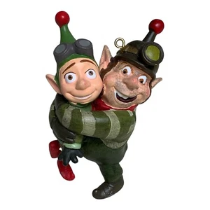 2012 Hallmark Disney's Prep and Landing Elf Brothers Wayne and Noel Ornamento - Imagen 1 de 11