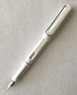 PLUMA ESTILOGRÁFICA SAFARI EDICIÓN ESPECIAL LAMY DE COLECCIÓN BLANCO BRILLANTE CON PEGATINA ALEMANIA RARA Foto 1 de 4