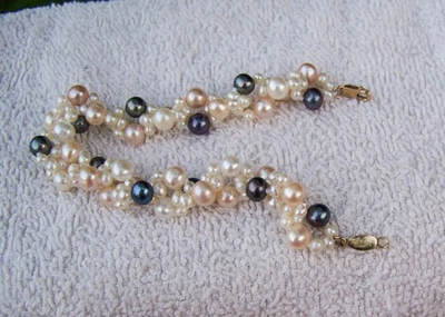 Pulsera de perlas tricolor Peter Brown oro amarillo 14k Foto 1 de 4