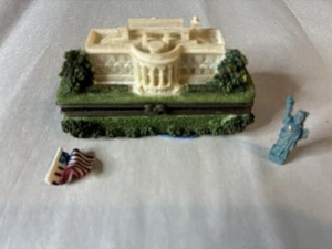 Mini White House Replica w/Storage for Charms - Hinged Opening Lid Rare +Charms - Picture 1 of 9