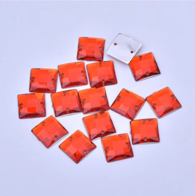 100 x RED Sew on Acrylic Square Holed Diamante Crystal Gems Rhinestone 10mm — 第 1/3 张图片