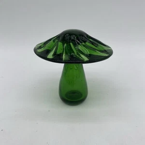 Mundgeblasenes Kunstglas dunkler Smaragd wie grüner Pilz  - Bild 1 von 22