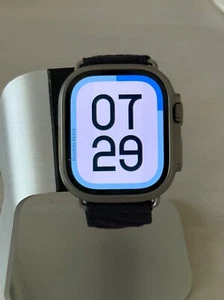 Hermes Apple Watch Ultra 2 titane 49 mm et bracelet simple tour en mer - Photo 1 sur 2
