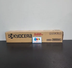 Kyocera TK-5207M 1T02R5BUS0 Magenta Toner Cartridge - Picture 1 of 1