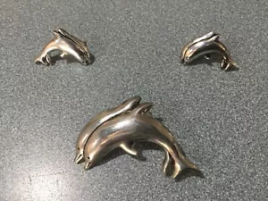 VINTAGE ESTATE SILVER PLATED SET DOLPHINS BROOCH PIN& EARRINGS - Picture 1 of 4