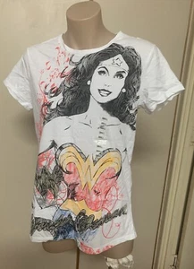 ZING Brand WONDER WOMAN Fitted Graphic Print T Side S BNWOT - Picture 1 of 5