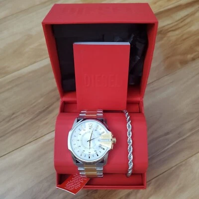 Reloj Diesel en color plata/oro por 270,00 $ Foto 1 de 4