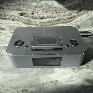 Philips DC390/37 Docking Station for iPhone/iPod. No Remote - Picture 1 of 7