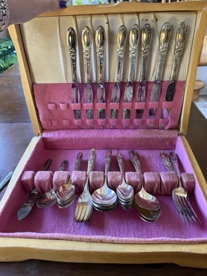 Винтажные посеребренные столовые приборы Community 49 шт. БЕЛАЯ ОРХИДЕЯ - Изображение 1 из 4