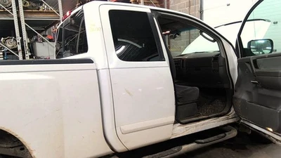 Used Rear Right Door Assembly Rear Side fits: 2006 Nissan Titan King Cab w/body - Imagem 1 de 4