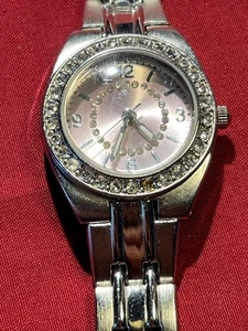Very Nice Women's Watch FMDW8049 Rhinestone Bezel, New Battery, Runs Good - Picture 1 of 14