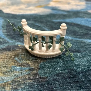 Sylvanian Families Calico Critters 35TH DELUXE CELEBRATION HOME - Balcon et vigne - Photo 1/2