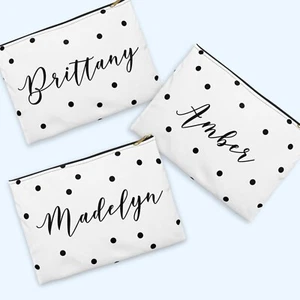 Kosmetiktasche mit individuellem Namen, personalisierte Bachelorette Goodie Bag, Tupfenmuster  - Bild 1 von 8