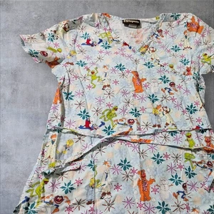 The Muppets Winter Print Scrub Top XS Kermit Miss Piggy Fozzie And Animal - Picture 1 of 4