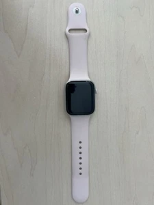 Apple Watch se 44mm - Picture 1 of 3