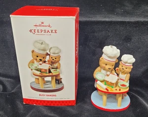 Hallmark Keepsake Busy Bakers 2013 Teddy Bear Gingerbread Christmas Ornament 3" - Imagen 1 de 9