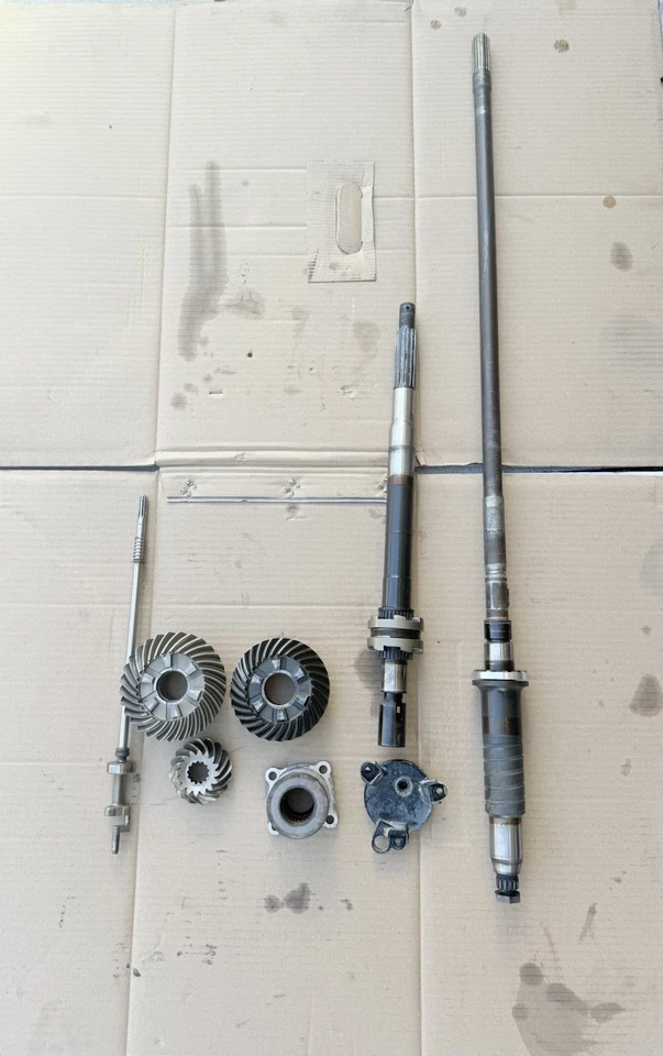 Yamaha 225-250Hp 2 carreras engranaje delantero, retroceso, eje de transmisión 61A00, 61A03 unidad inferior Foto 1 de 4